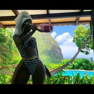 SLEEVELESS ONE-PIECE SWIMSUIT